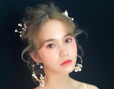 南寧化妝課堂：無(wú)痕氣質(zhì)妝容，無(wú)妝勝有妝