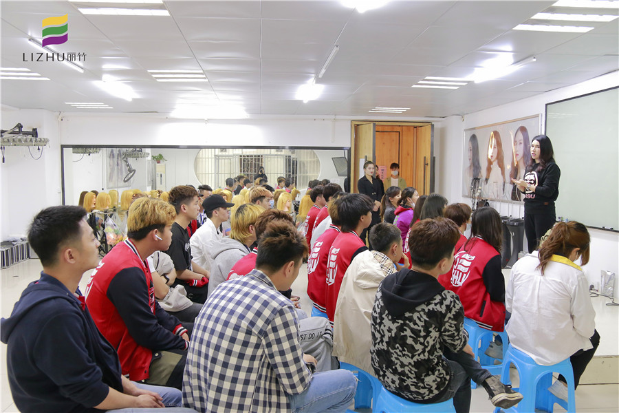 來廣西南寧美發(fā)學(xué)校學(xué)技能，就業(yè)有保障