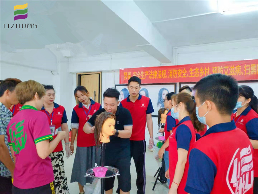 南寧專業(yè)的美發(fā)學(xué)校有哪些？來(lái)麗竹學(xué)校看看