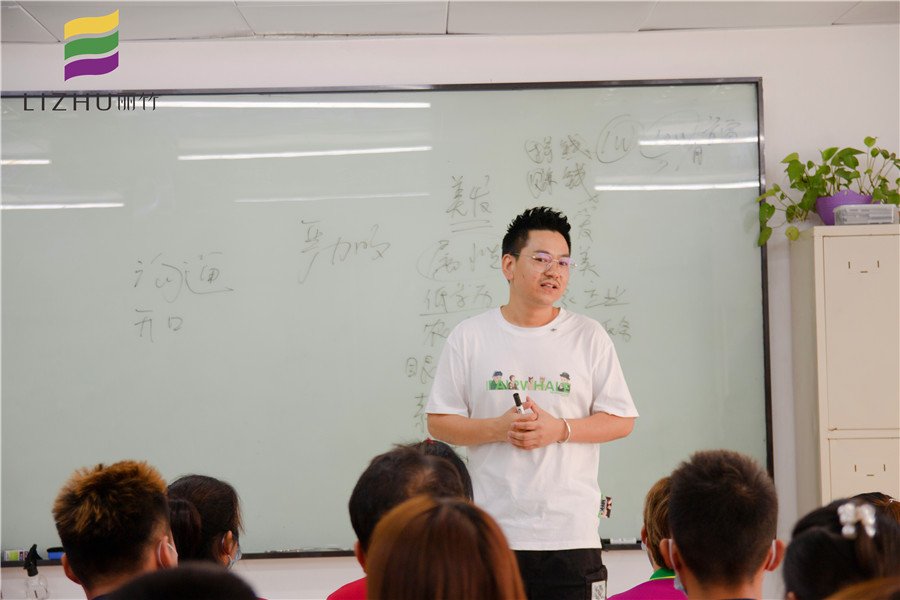 廣西美發(fā)學(xué)校哪家包工作？來麗竹美發(fā)就業(yè)宣講會吧