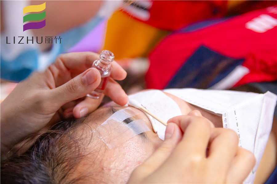 燙睫毛注意事項(xiàng)，南寧美甲美睫培訓(xùn)學(xué)校整理好了