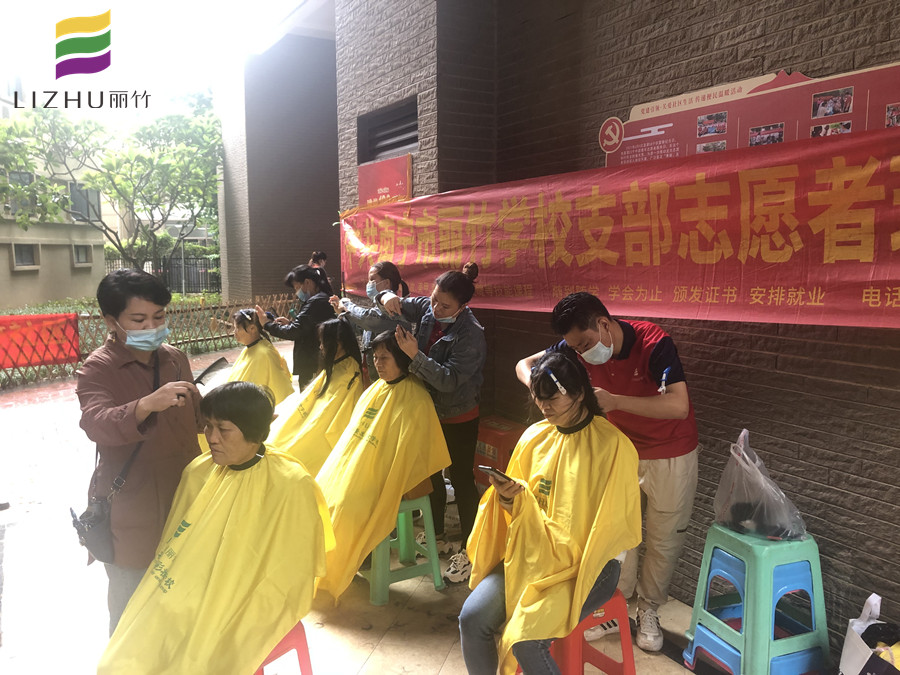 20211014龍光君悅?cè)A庭理發(fā)活動(dòng).jpg