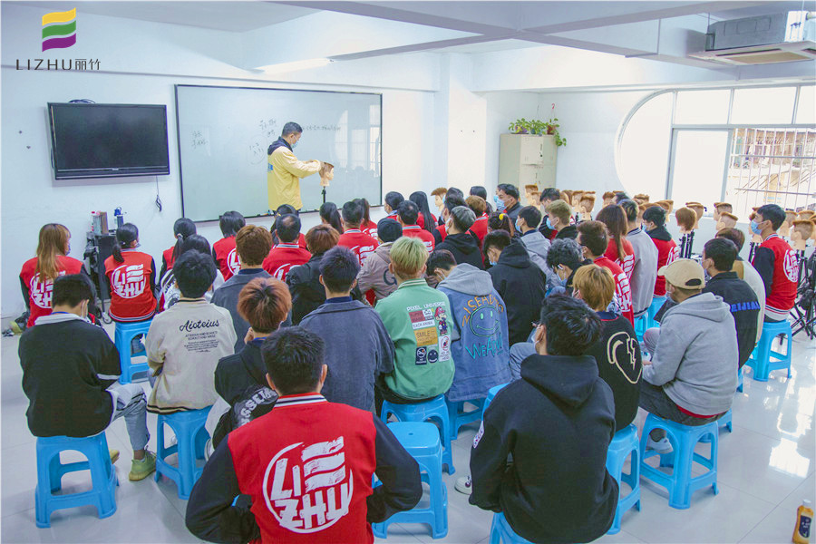 修剪平頭的技巧，廣西教理發(fā)學(xué)校課程內(nèi)容