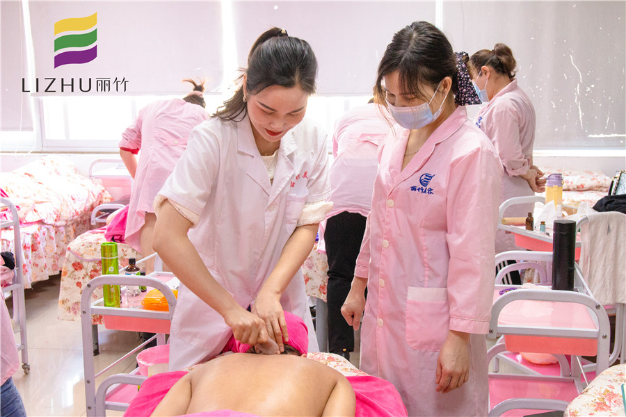 背部按摩知多少？廣西排名前十美容學(xué)校告訴你
