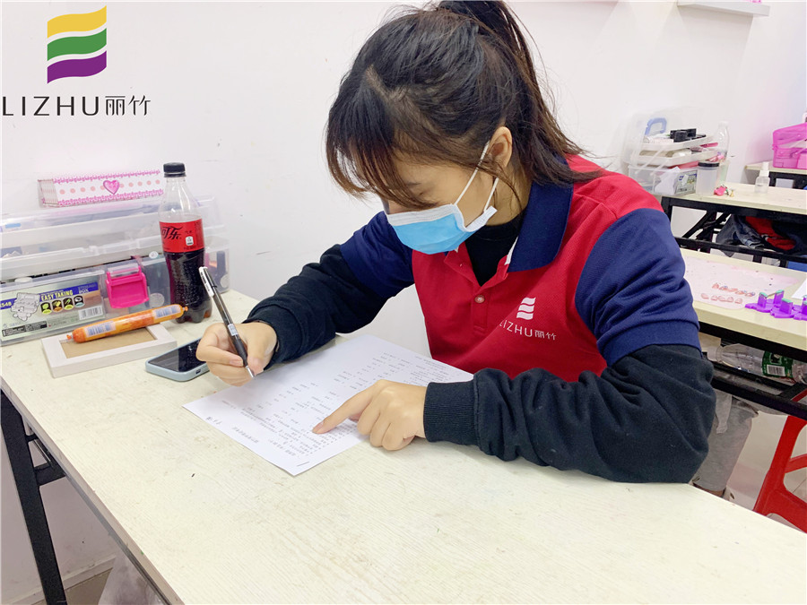 廣西美甲學校十大名校：學美甲為什么要重視理論？