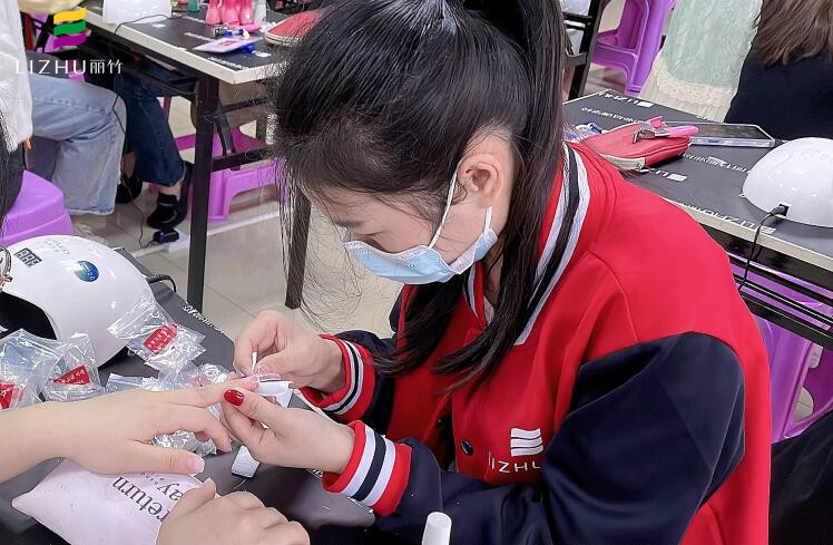 半貼甲片怎么貼？學(xué)美甲理論知識(shí)分享
