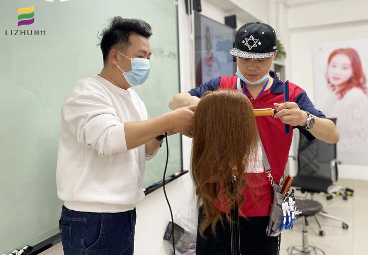 美發(fā)電棒基礎手法，南寧美發(fā)電棒造型培訓班