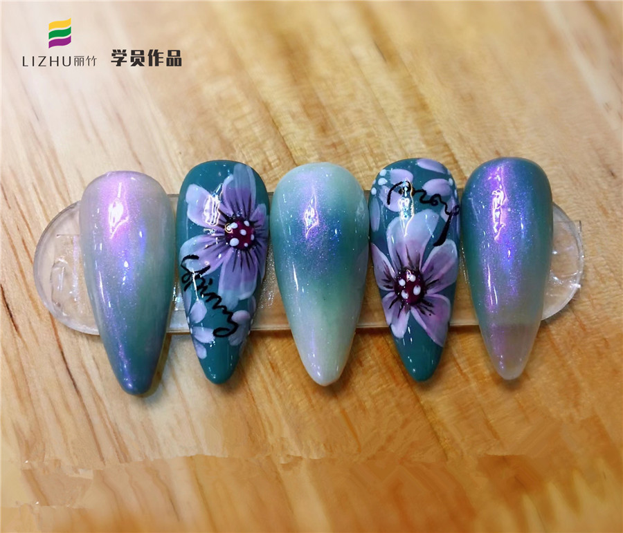 日式花卉美甲圖片，廣西南寧美甲培訓(xùn)學(xué)員作品