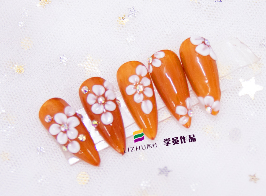五瓣花雕花美甲，南寧美甲學(xué)校短期訓(xùn)練班作品