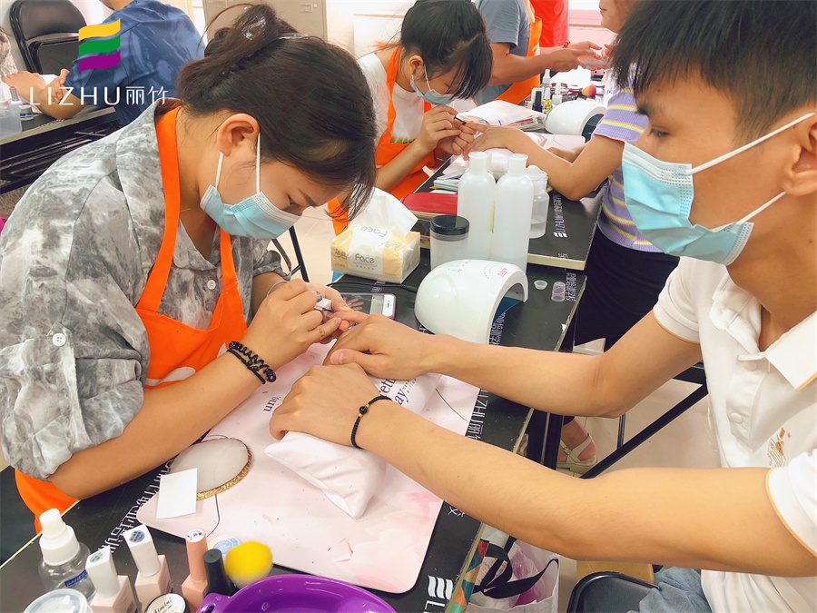 美甲修手有什么項目？南寧市美甲學校教程