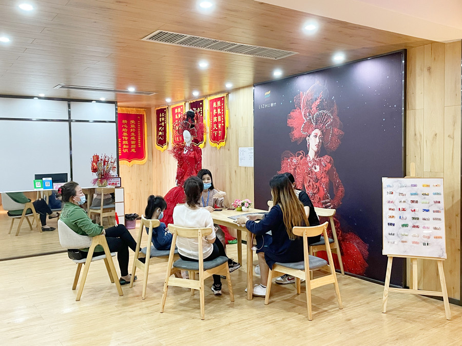 麗竹學(xué)校招生大廳里，全都是人人人人人人