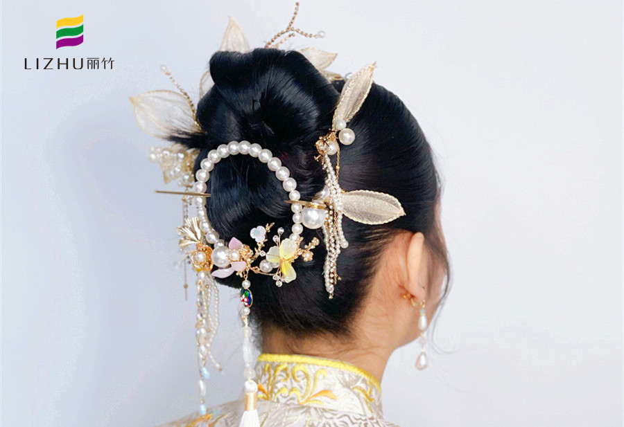 中式新娘發(fā)型，廣西化妝盤發(fā)學(xué)校演繹中式之美