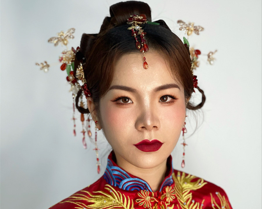 東方新娘造型，廣西新娘彩妝學(xué)校演繹中式浪漫