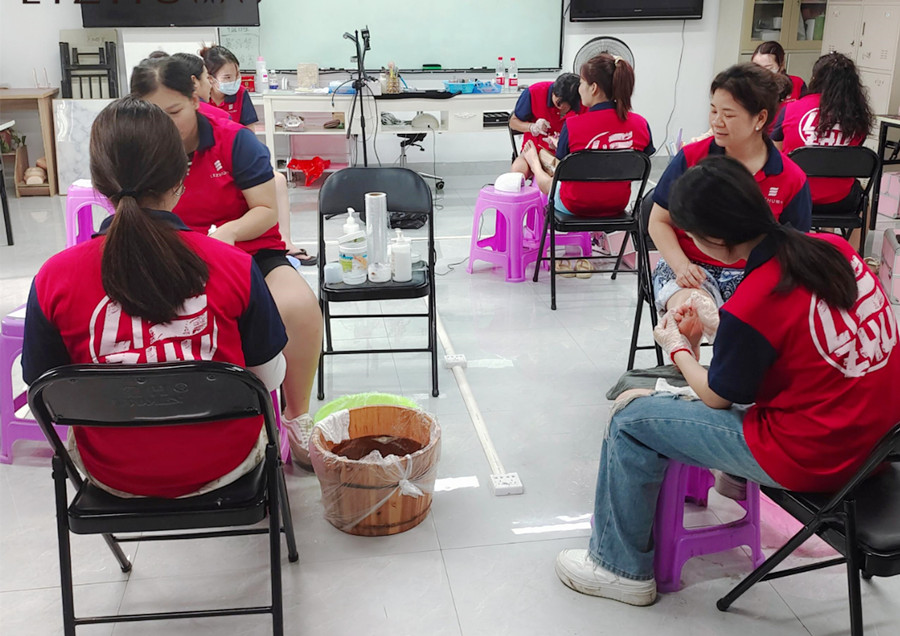 足部護理如何操作？南寧美甲學(xué)校排名課程