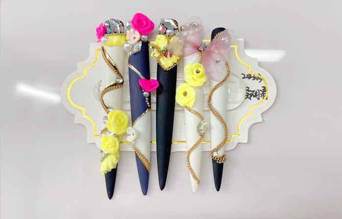 創(chuàng)意雕花沙龍甲，南寧美甲培訓學員作品