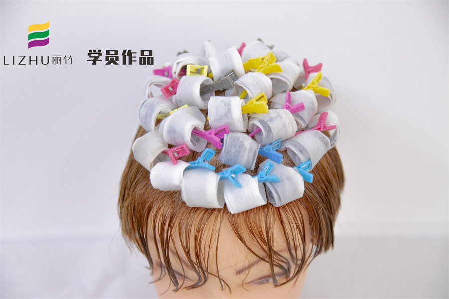 廣西燙發(fā)造型學(xué)校作品：錫紙燙、定位燙，包租婆卷筒造型