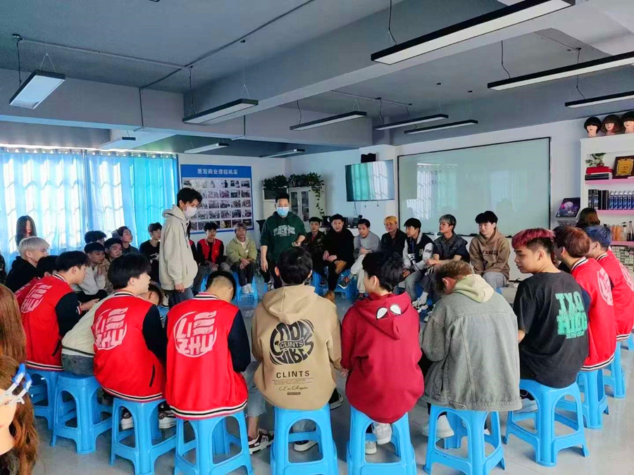 為什么他們都選廣西美發(fā)職業(yè)學(xué)校？