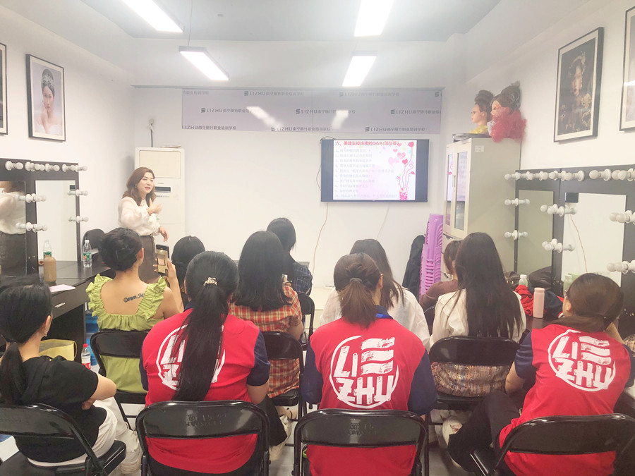 ?南寧美睫培訓(xùn)開班，3月27日如約而至
