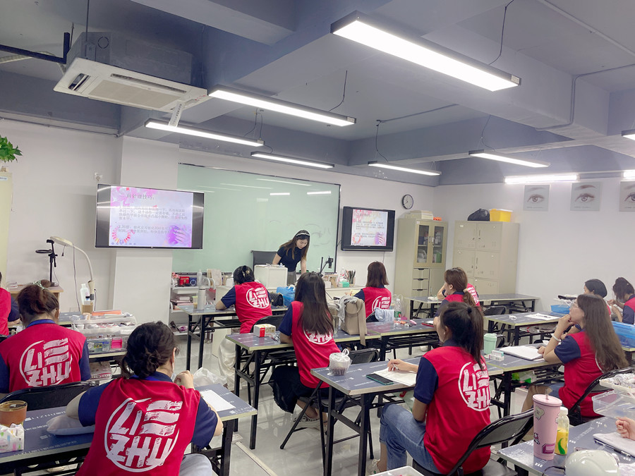 廣西學(xué)美甲零經(jīng)驗(yàn)：美甲理論知識有哪些？
