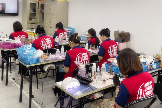 黑色系ins風(fēng)美甲，廣西美甲名校款式介紹