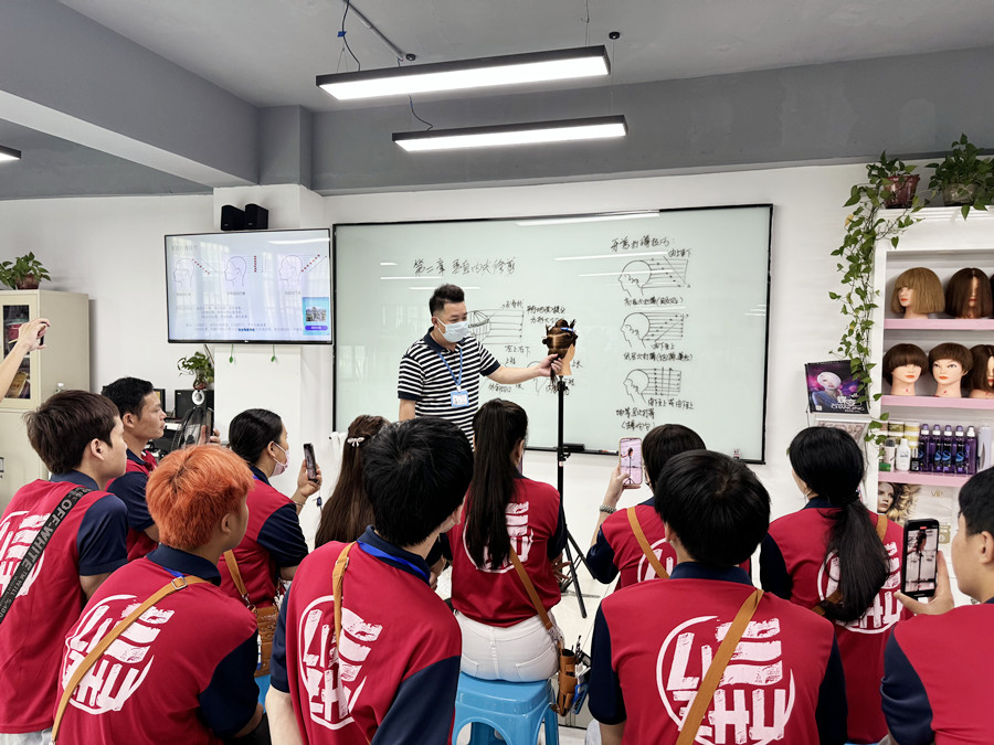 廣西南寧學(xué)美發(fā)？廣西美發(fā)學(xué)校怎么招生？