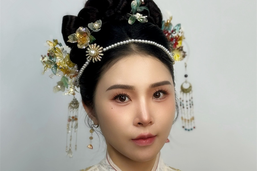 國(guó)潮新中式造型，南寧化妝新娘跟妝學(xué)校
