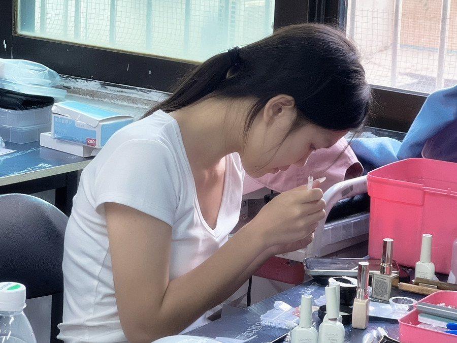 初高中畢業(yè)學什么專業(yè)好？南寧學美甲